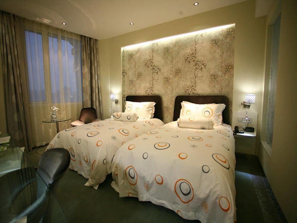 Eesir Hotel Wuhan Room photo